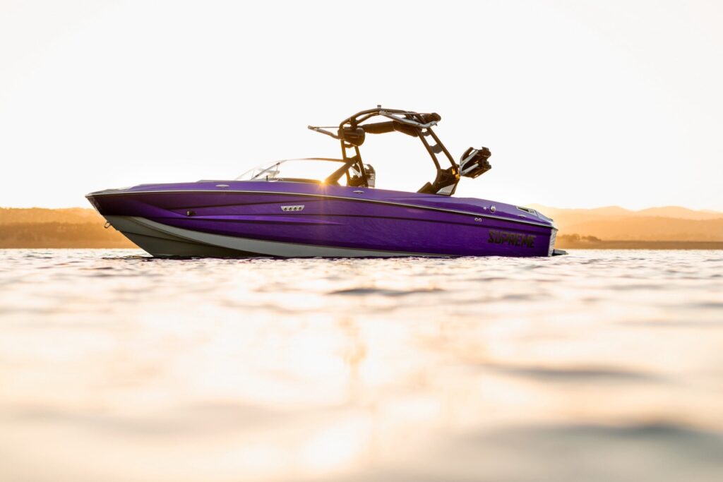 Supreme S220（2026年モデル）船体全体